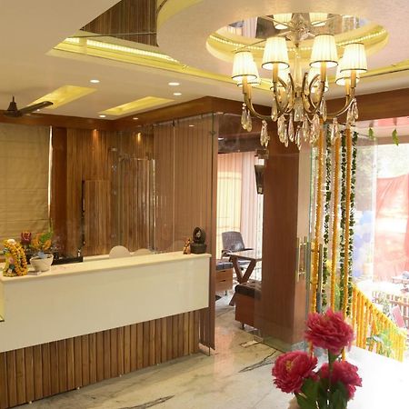 Hotel Le Cypress بريلي المظهر الخارجي الصورة
