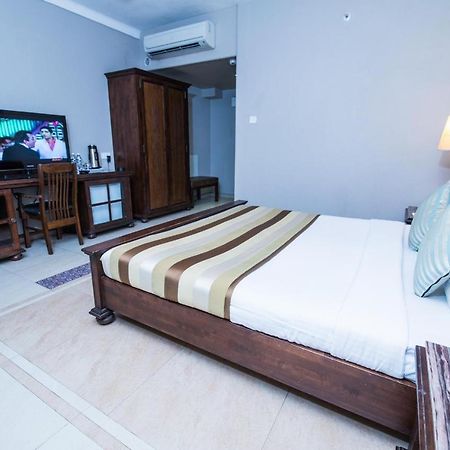 Hotel Le Cypress بريلي المظهر الخارجي الصورة