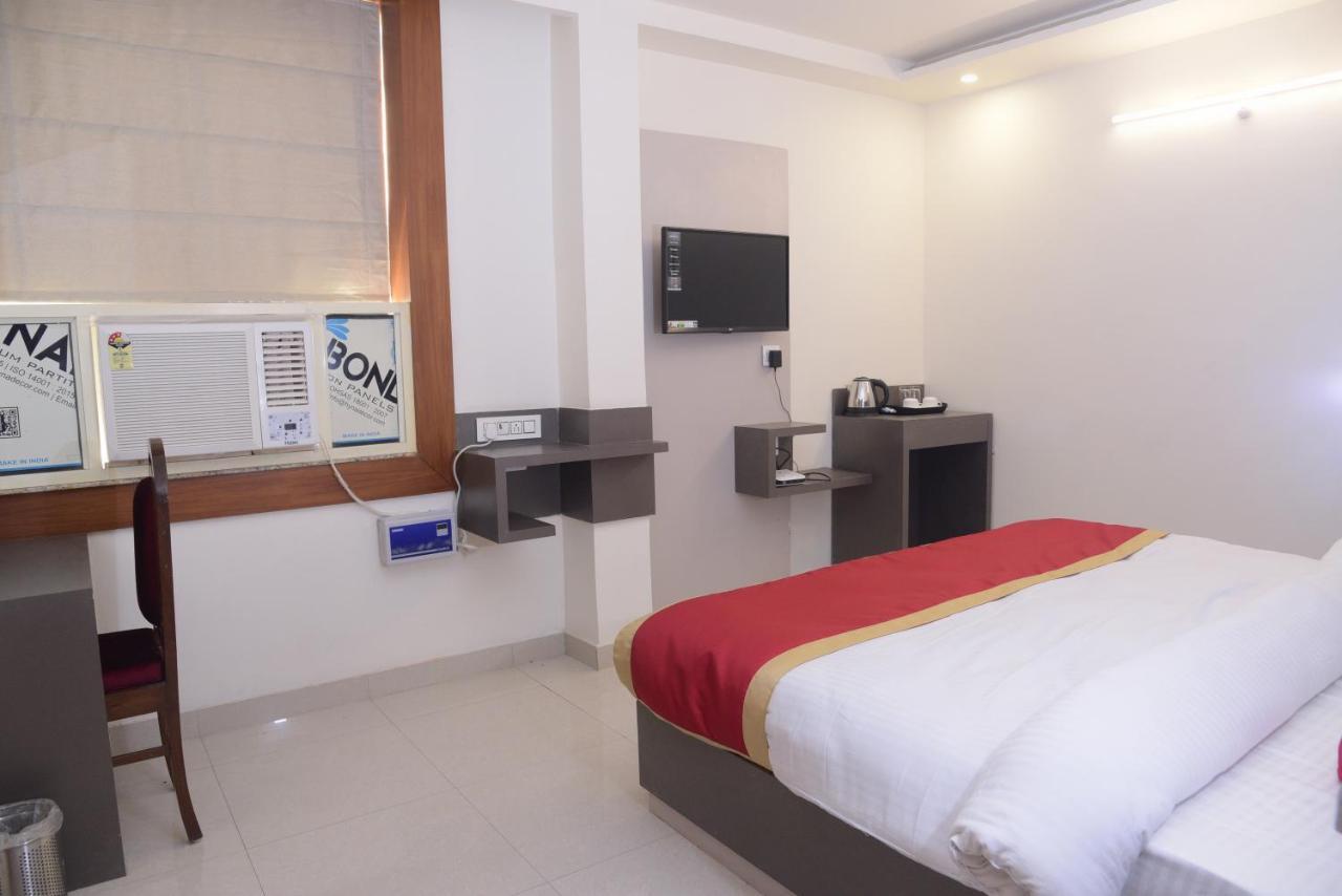 Hotel Le Cypress بريلي المظهر الخارجي الصورة
