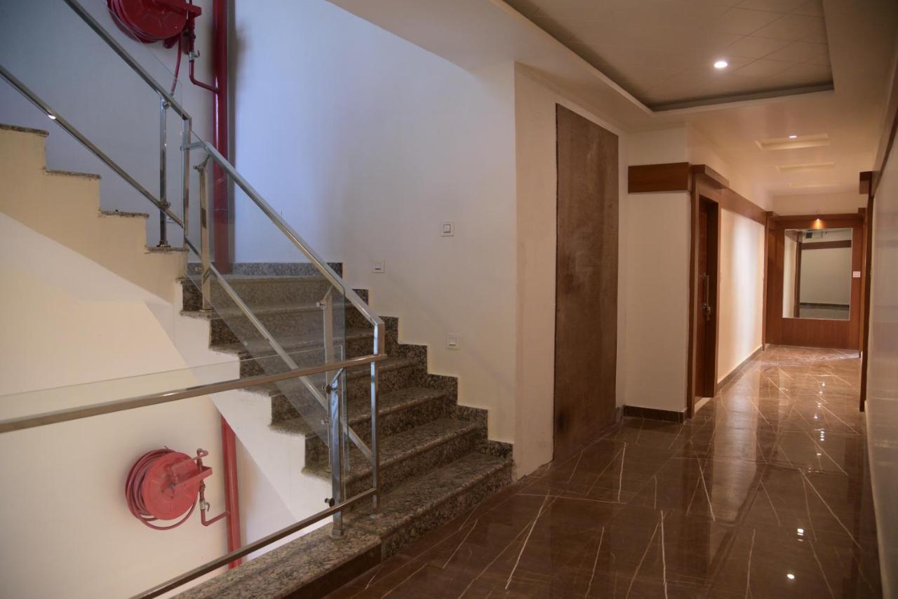 Hotel Le Cypress بريلي المظهر الخارجي الصورة