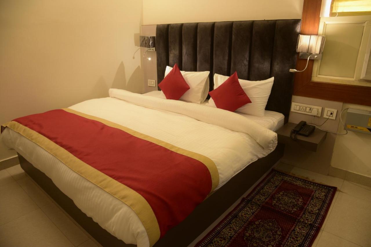 Hotel Le Cypress بريلي المظهر الخارجي الصورة