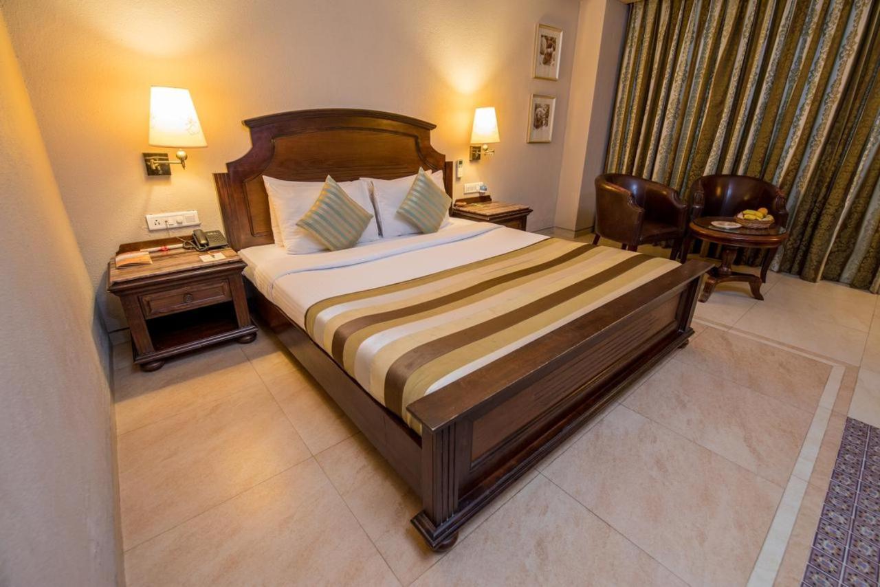 Hotel Le Cypress بريلي المظهر الخارجي الصورة