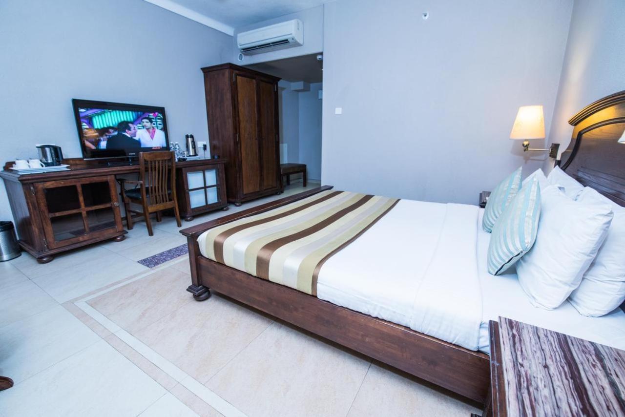 Hotel Le Cypress بريلي المظهر الخارجي الصورة